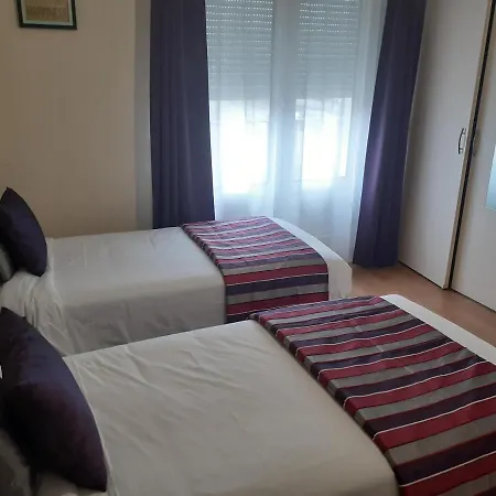 Le Chapeau Rouge Hotel