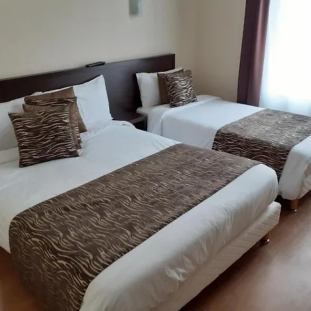 Le Chapeau Rouge Hotel