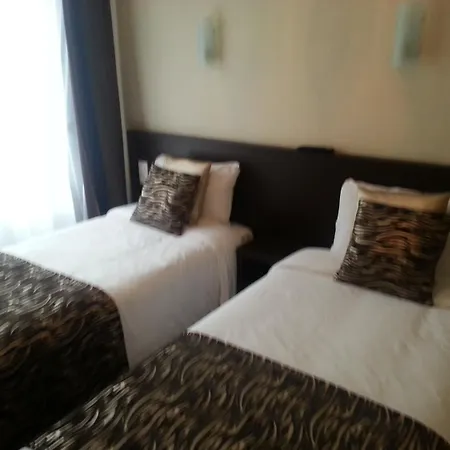 Hotel Le Chapeau Rouge 2*