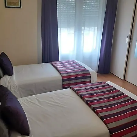 Hotel Le Rouge 2*