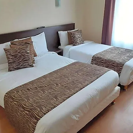 Le Rouge Hotel