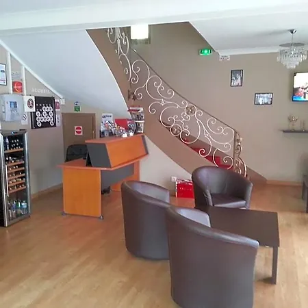 Le Rouge Hotel 2*