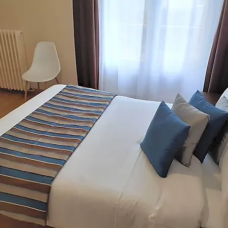 Le Rouge Hotel 2*