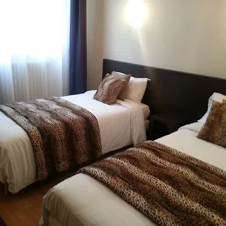 Le Chapeau Rouge Hotel 2*