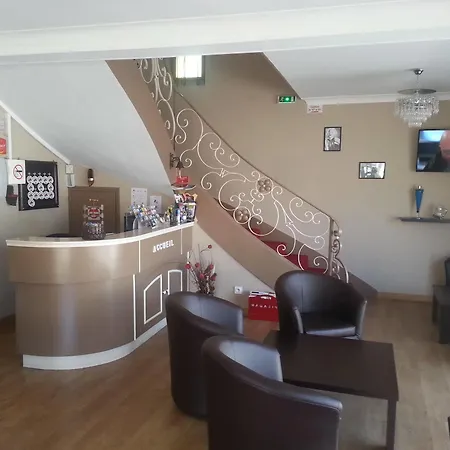 Le Chapeau Rouge Hotel 2*