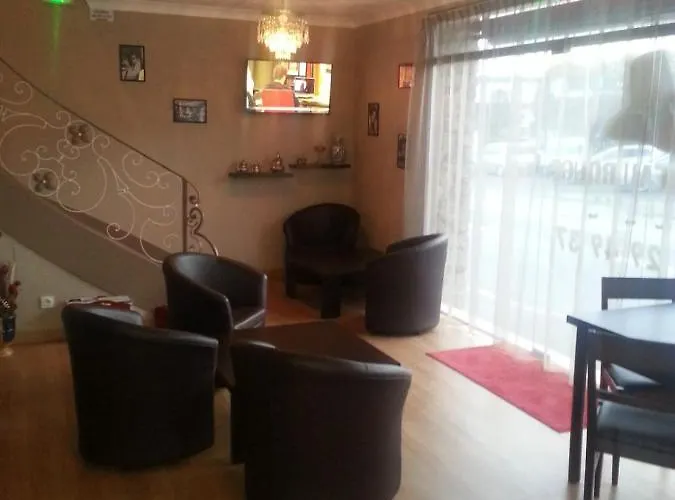 Le Chapeau Rouge Hotel